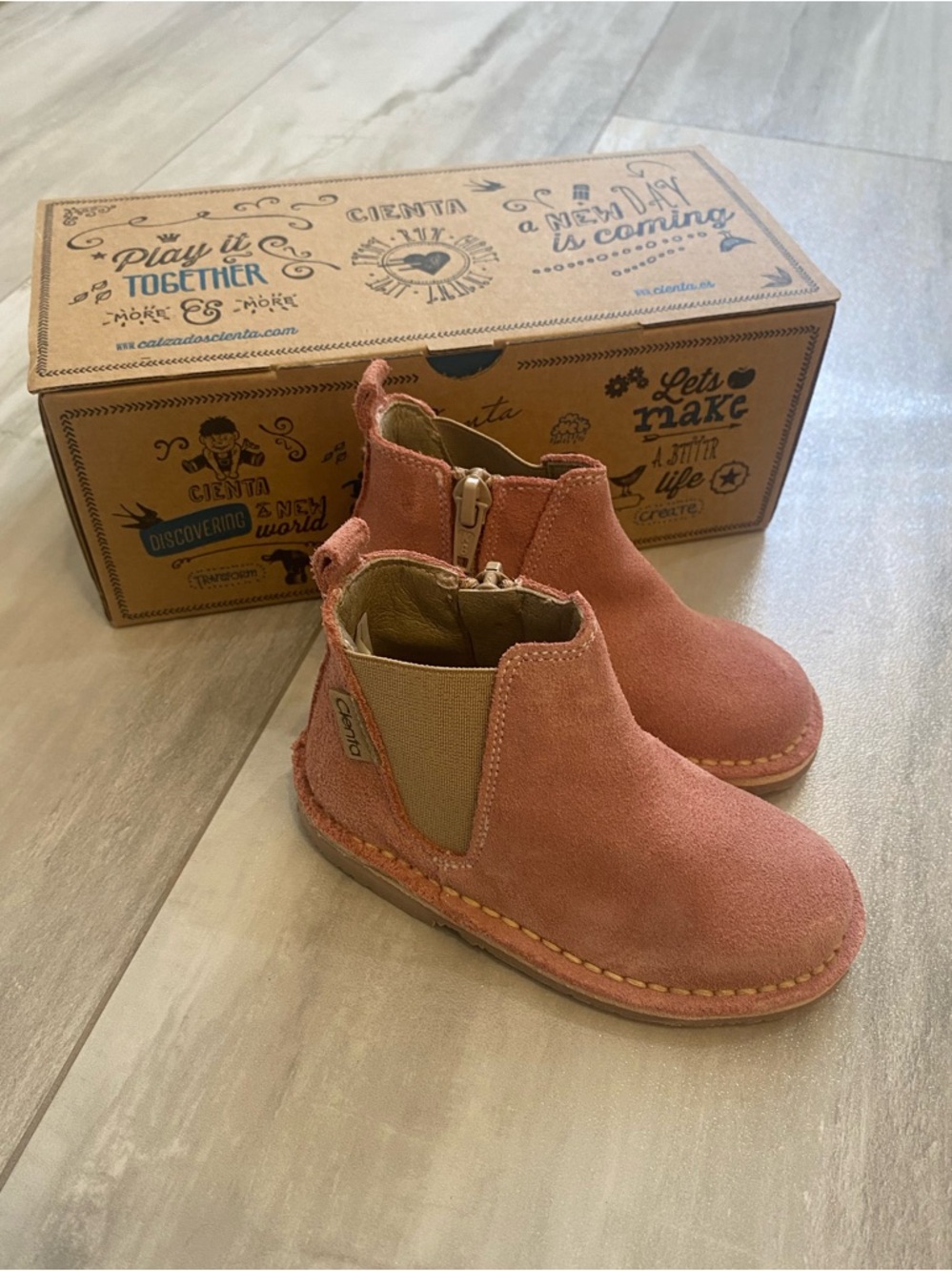 NWT Cienta Classic Light Pink Suede Leather Zip-Up Round Toe Boot toddler 6